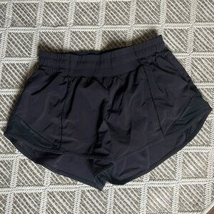 Lululemon hotty hot size 4, 2.5” inseam, black